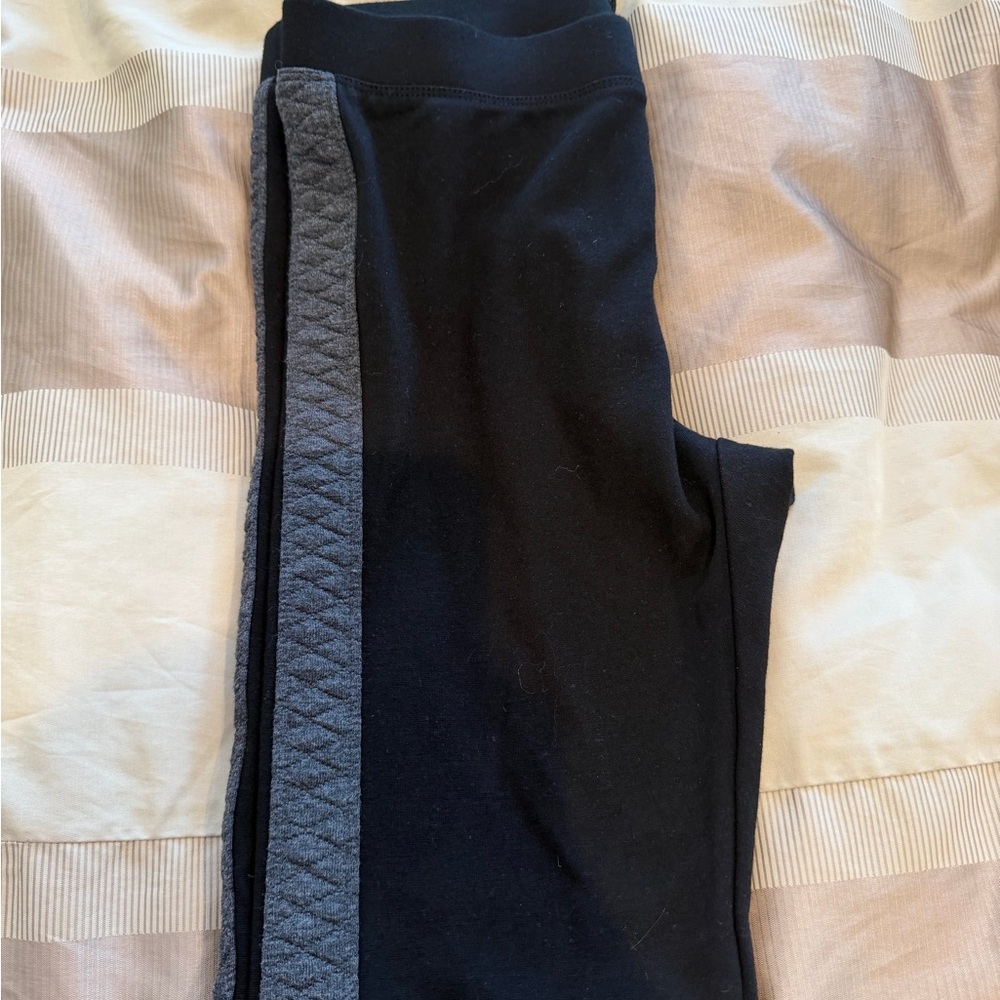Women’s Sanctuary Black w/Grey Stripe Leggings